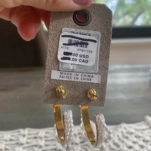 Anthropology woman’s gold and pearls earrings - Picture 7 of 8